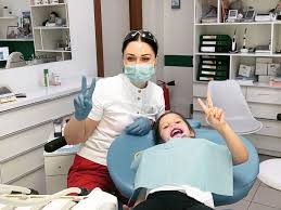 ustanovka-implantanta-zuba-tehnologiya